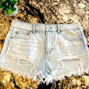 American Eagle Tomgirl Lightwash Distressed Shorties - Size 12
